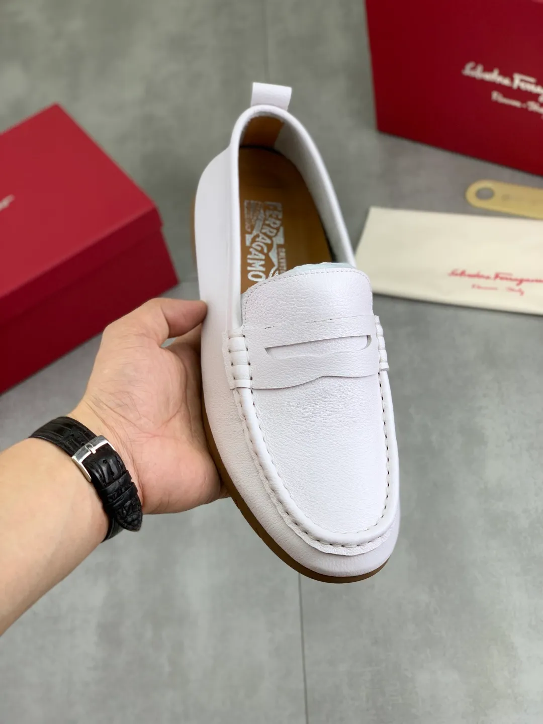 Men's shoes 💰P480 New model [Ferragamo/Ferragamo] Latest model Original imported calfskin, imported pigskin lining + original luxury metal buckle + original rubber outsole Soft and comfortable Size number: 38-44